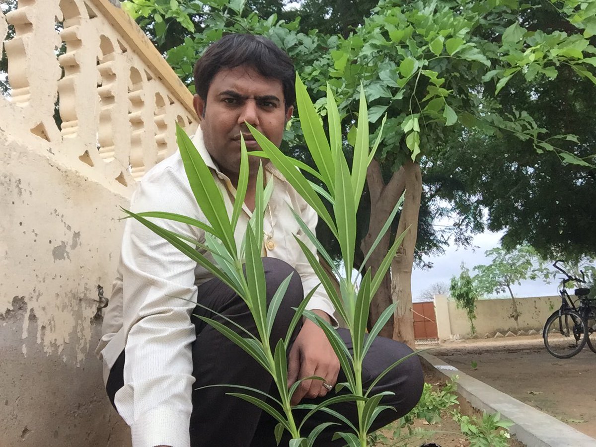 manji_ahir's tweet image. पर्यावरण को हमारी नहीं हमको पर्यावरण की जरुरत है।प्रकृति एवं पर्यावरण संरक्षणके प्रति संवेदनशील बने
#SelfieWithATree