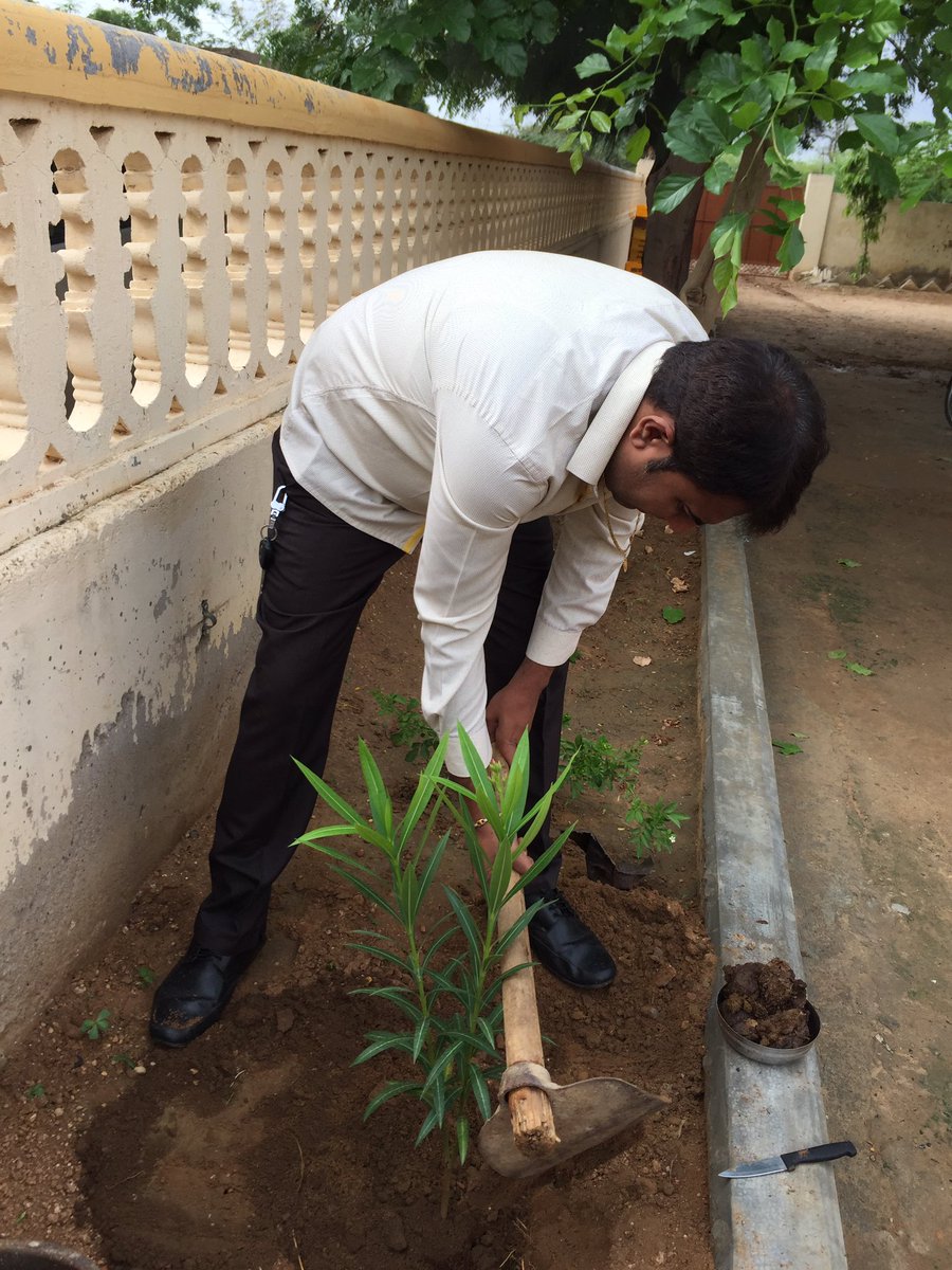 manji_ahir's tweet image. पर्यावरण को हमारी नहीं हमको पर्यावरण की जरुरत है।प्रकृति एवं पर्यावरण संरक्षणके प्रति संवेदनशील बने
#SelfieWithATree