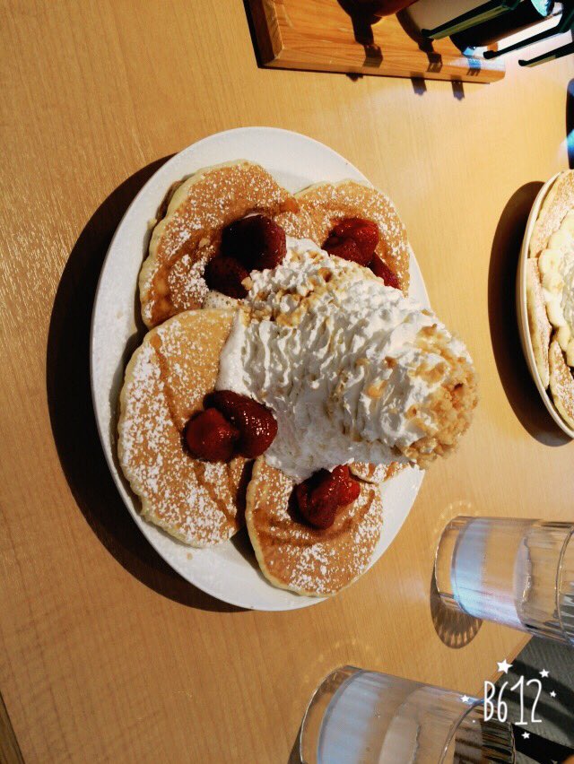 0331Mikupu's tweet photo. パンケーキなう😊❤️ https://t.co/LsxGRqA70p