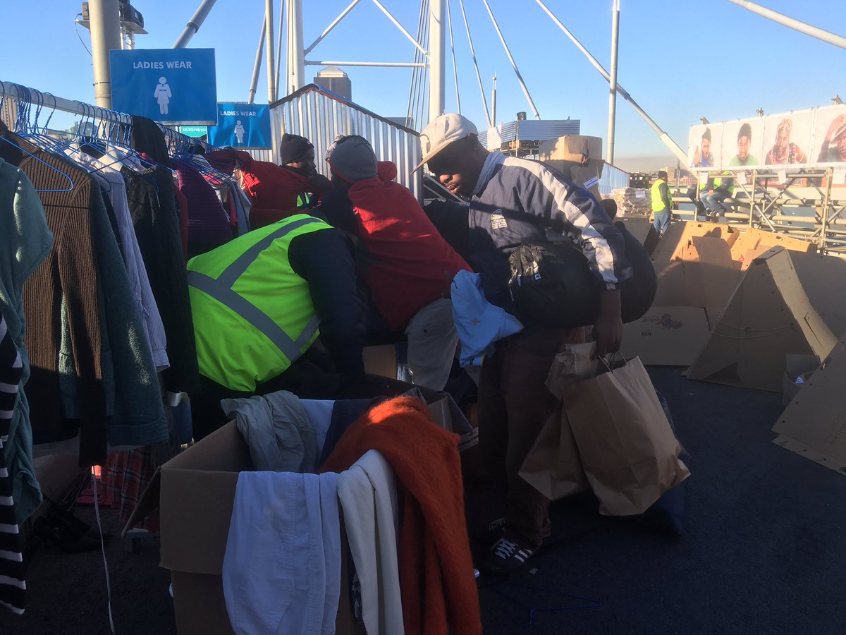 Mandela Bridge opened to 1000 homeless people to take clothes, food, blankets &amp; sleeping bags #CEOSleepout2016 <a href="/eNCA/">eNCA</a>