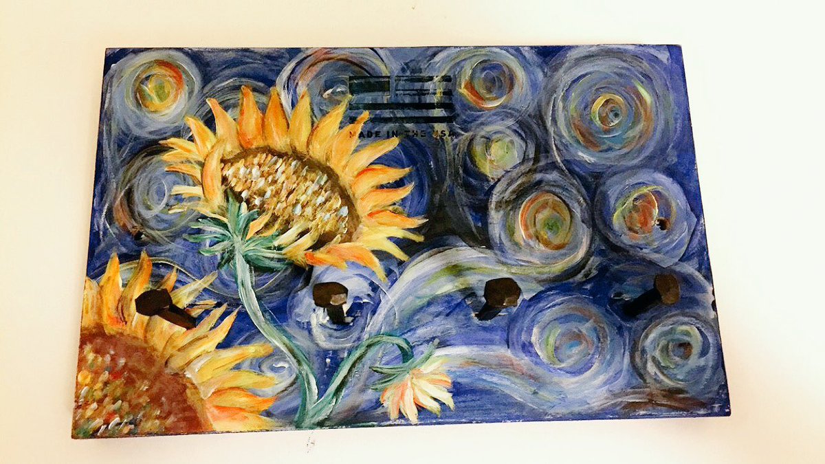 _linhuang's tweet photo. Remember to do things that makes you happy. I love painting and sunflowers and Van Gogh โค๏ธ #StarryNightInspired https://t.co/XAJcP8GYAf