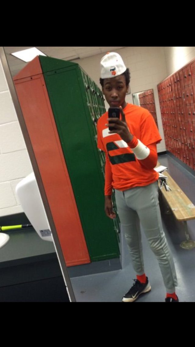 mikedatruth_'s tweet photo. This for you brotha man I swear Imma keep my head up Bruh watch over me #flyhighmike #LongLiveMike #RipMike https://t.co/d0T8S9tCPf