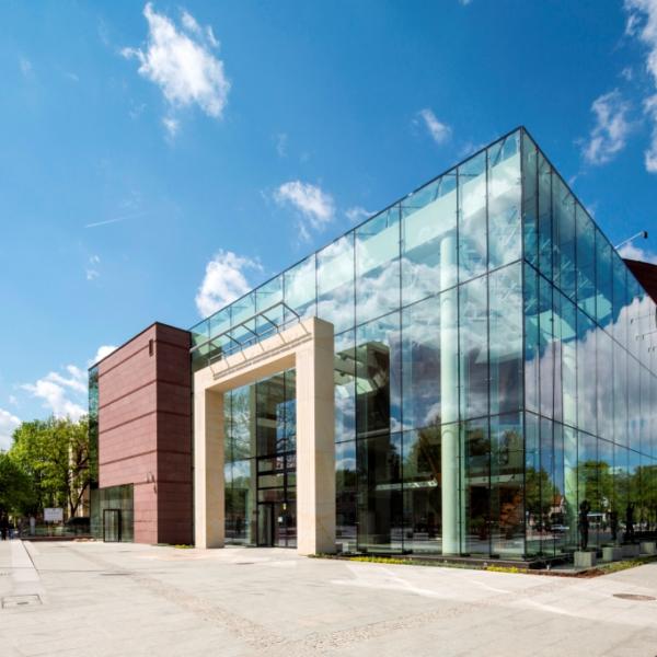 betshe's tweet image. Солнцезащитное и энергоэффективное стекло Guardian теперь в России