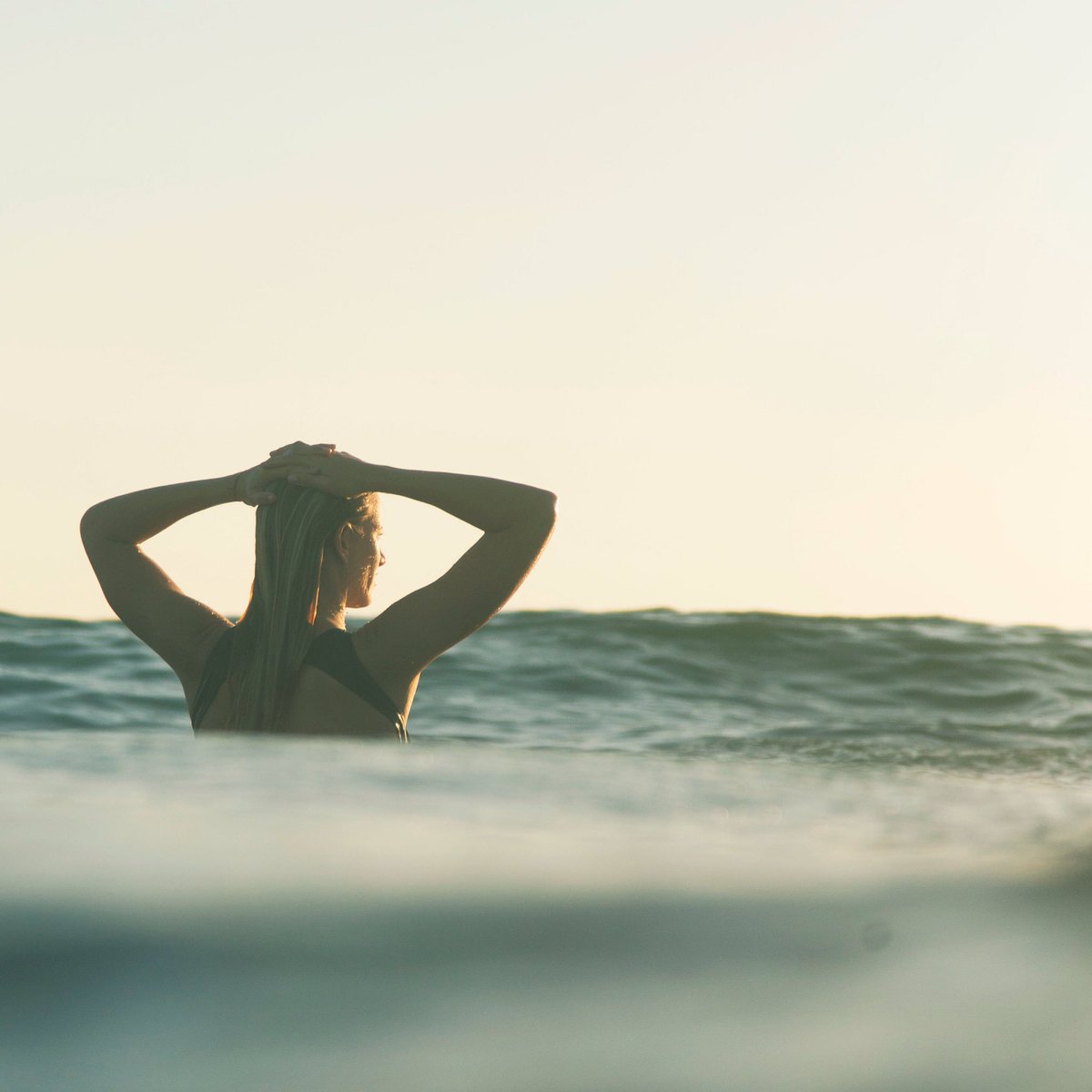 Sunset magic at sea with <a href="/biancabuitendag/">Bianca Buitendag</a> #ROXYsurf 
📷 <a href="/t_kothlow/">Tim Kothlow</a> roxy.com