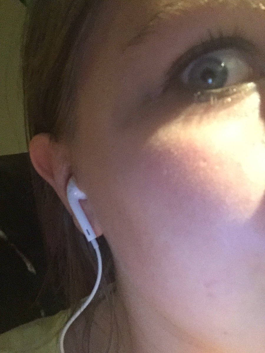 roxycat77's tweet photo. I told you guys I hacked her account lol https://t.co/QdntHnBzXZ