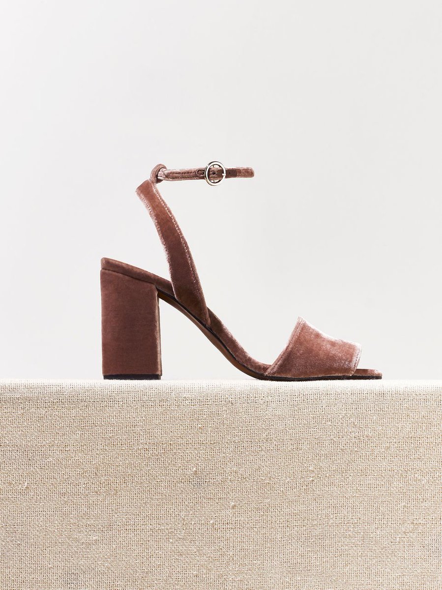 thisiswhistles's tweet photo. Velvet underground - revamp your footwear with plush modern textures: https://t.co/a1N7DjVcWg https://t.co/ffkR32LeK7