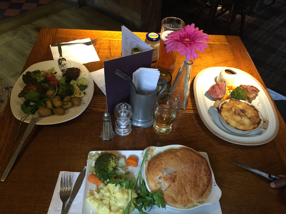 DeltaGlobal1's tweet photo. Cheeky little Friday pub lunch treat for Delta @TheSandpiper_V . #fridayfeeling #publunch https://t.co/nrjGkt2XAX