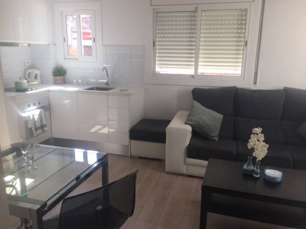 RubySlippersBCN's tweet image. Hi guys! We've got a very nice apartment to sell in Poble Sec. Nearby many markets and shops, nice view on rooftop.