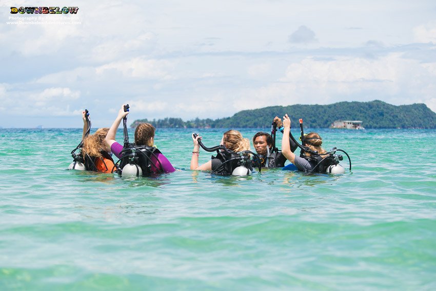 divedownbelow's tweet image. #MaskSkillMastered @CampsInt students show their confidence in #ConfinedWater on @PADI #DiveCourse @divedownbelow