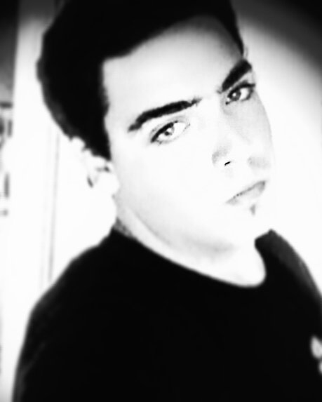 toby_schelck's tweet photo. Life suck's... Life is Black... But life is life 😶😏 https://t.co/OucLGHx1Lm