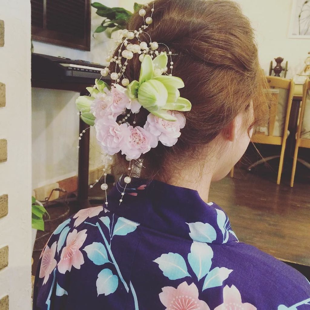 花fusa 箕面のお花屋さん ヘッドドレス 浴衣姿の長女に八重咲きのゆりとカーネーションでヘッドドレス作りました 花屋 生花髪飾り ヘッドドレス手づくり 花fusa T Co Jgrd2mrlfa T Co V42nj5xt7j Twitter