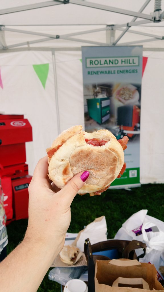 KimmySHill's tweet photo. Love a good bacon butty and coffee whilst setting up ready for Cockermouth Show! @karenmi68414676 @RolandHillLtd https://t.co/5NF5JYHkCI