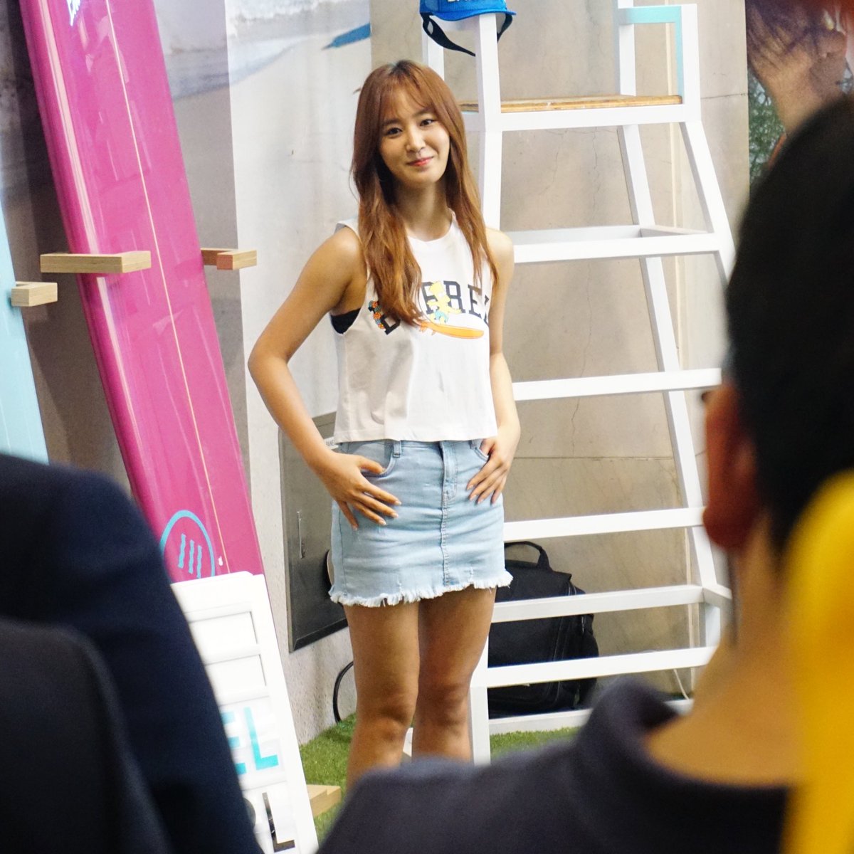 [PIC][29-07-2016]Yuri tham dự buổi Fansign cho thương hiệu “BARREL” vào chiều nay Coh8w_eUAAEpicg