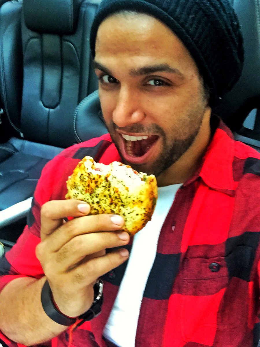 rithvik_RD's tweet photo. Let's binge,Tweet ur selfie wid Domino's #BurgerPizza 5 best Pics win Rs 2,000 Domino’s voucher Tag @dominos_india https://t.co/34cSCfKAJ4