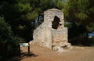 JaimeLerins's tweet photo. #JaimeLerins Sur l'@IleSaintHonorat on trouve des Fours à boulets: il n'en reste plus qu'une dizaine en France ! https://t.co/ewclZJOcYG
