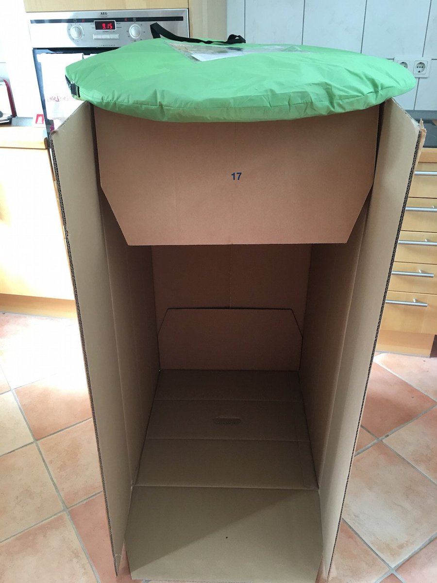 Martens_Ch's tweet image. Na gut — hätte ja auch im Karton aufspringen können, das Pop-up-Zelt von #LIDL #Verpackungsmüll #PackagingFail