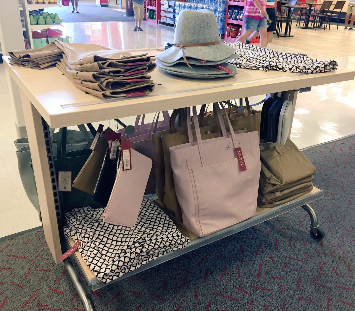 Added a little pop to our Accessory table today. #meronaWTW <a href="/williamsveroni2/">Veronica Williams</a> <a href="/kisa_lew/">Kisa Lew</a> <a href="/Lmpatajo/">Laura Patajo</a>