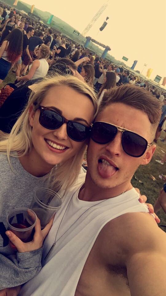 faithypaine's tweet photo. happy 21st birthday to my pal @stevenR_112 have a lovely day see you tonight😘🎉👅🍻 https://t.co/7EMKKtvogK