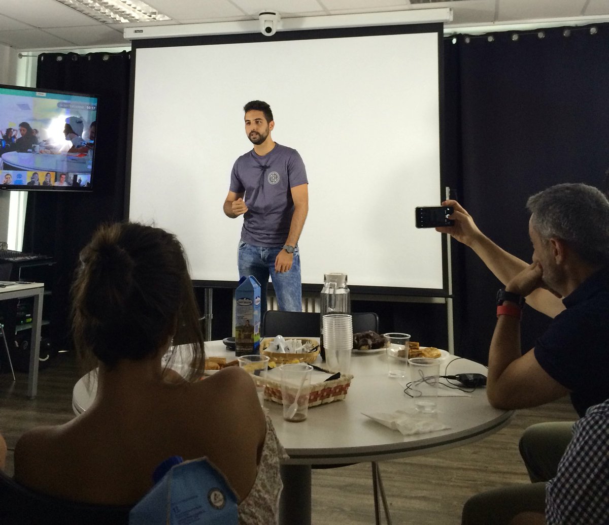 amelianycmadrid's tweet photo. Si solo vivimos 2 días a la semana estamos muy equivocados. @Guille_Vcs nos exige ir a por todas en #TcDesayunos https://t.co/m7Y0fSM5UU