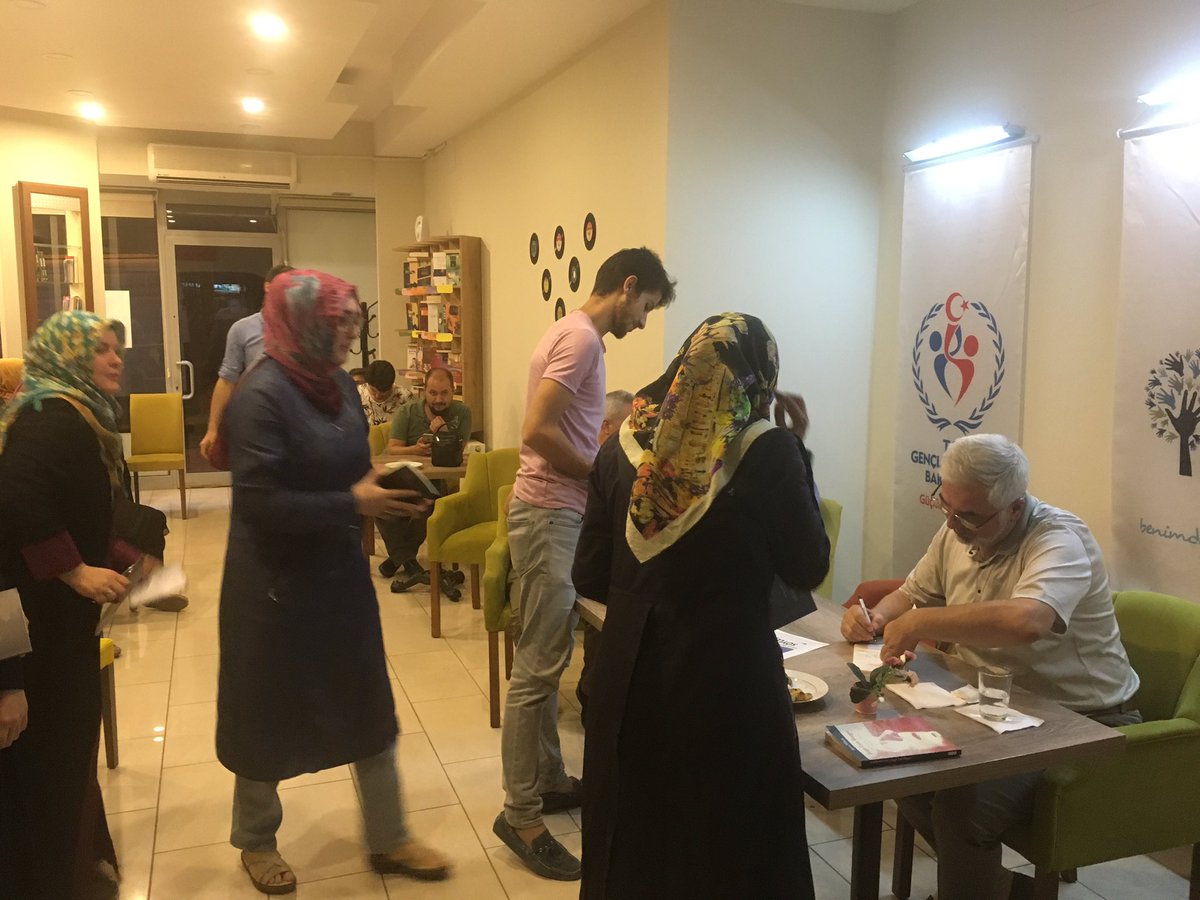 @GSBgenclikproje desteğiyle sürdürülen <a href="/gsb_kitapcafe/">GSB Kitap Cafe</a> ye bu hafta şair ve yazar Adem Turan konuk oldu.