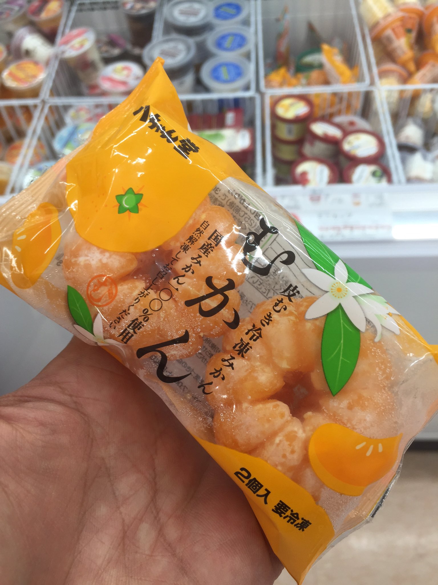 ビタミンsお兄ちゃん 夏にダイエットしてる俺に また最高の見方が現れた むかん みかん やねんけど 皮が剥かれた冷凍みかん めちゃ美味っ ローソンで売ってます トレーニング後の食事のデザートに最高 ローソンありがとう