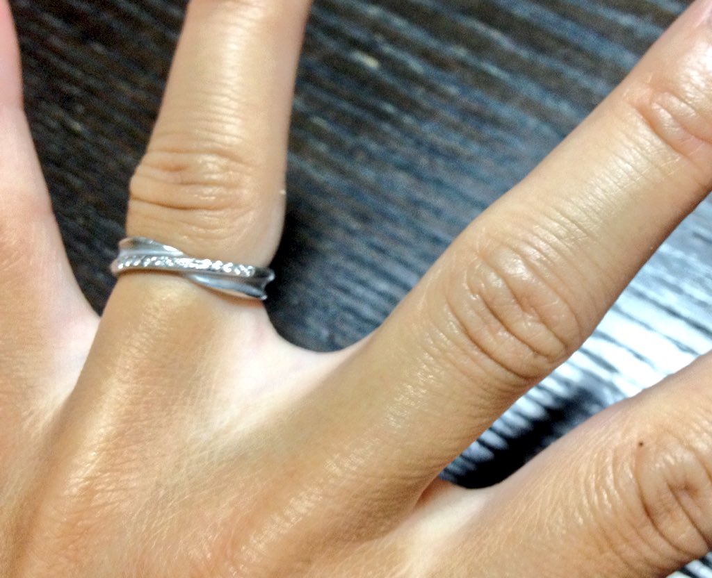 白蓮 ゆらら 私 実は河童の末裔なので水かきの名残りがあるんです 水かきは通常 指の間に格納されているため 夏場も水かき は日焼け知らず 日焼けする部分と水かきとの色の格差を目の当たりにすると 自分が河童の末裔であることを改めて思い知らされ