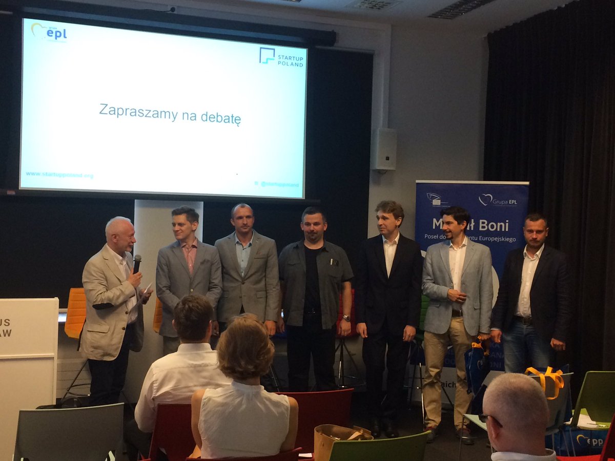 PrzybyszewskiP's tweet photo. @beesfund @sotrender #Manubia @BooksyApp #Foton #Listonic z nagrodami od posła @MichalBoni gratuluje wyróżnienia https://t.co/qbDh63RQ4E