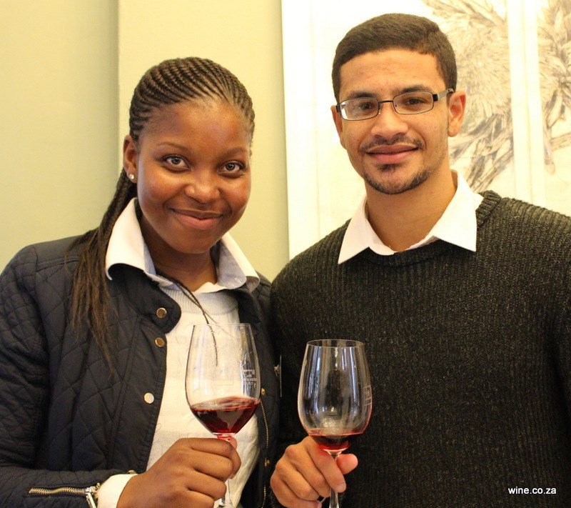 CapeWinemakersG's tweet photo. Thank you @winecoza for joining us in celebrating 10 years of our #CWGProtegeProgramme! https://t.co/fi01aHBj3c https://t.co/i0jkRR4AAz