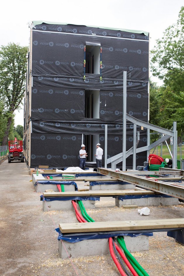 Anne_Hidalgo's tweet photo. #Coulisses Sur le chantier du centre d'hébergement pour SDF du bois de Boulogne. Fière de #ParisSolidaire https://t.co/tCBTXXXpSl