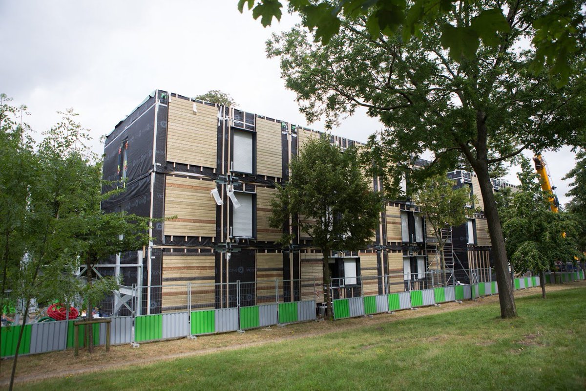 Anne_Hidalgo's tweet photo. #Coulisses Sur le chantier du centre d'hébergement pour SDF du bois de Boulogne. Fière de #ParisSolidaire https://t.co/tCBTXXXpSl