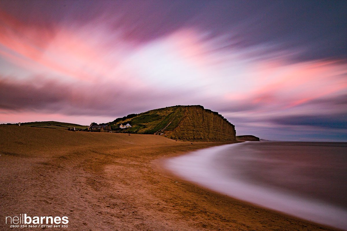 RT <a href="/NeilBarnesPhoto/">Neil Barnes</a>: Dusk last night at West Bay just beautiful
#dorsethour @dorsetmag <a href="/DorsetAONB/">Dorset AONB</a> <a href="/jurassic_coast/">Jurassic Coast Trust</a>