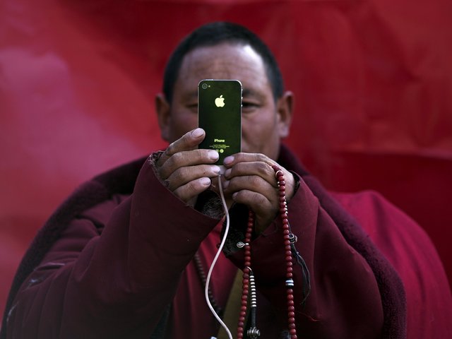 4evacaramel's tweet photo. Smartphones are causing a 'visual health crisis' in China https://t.co/nEmnf8zgBD #TeamEricsson https://t.co/BV0iX14Fi8