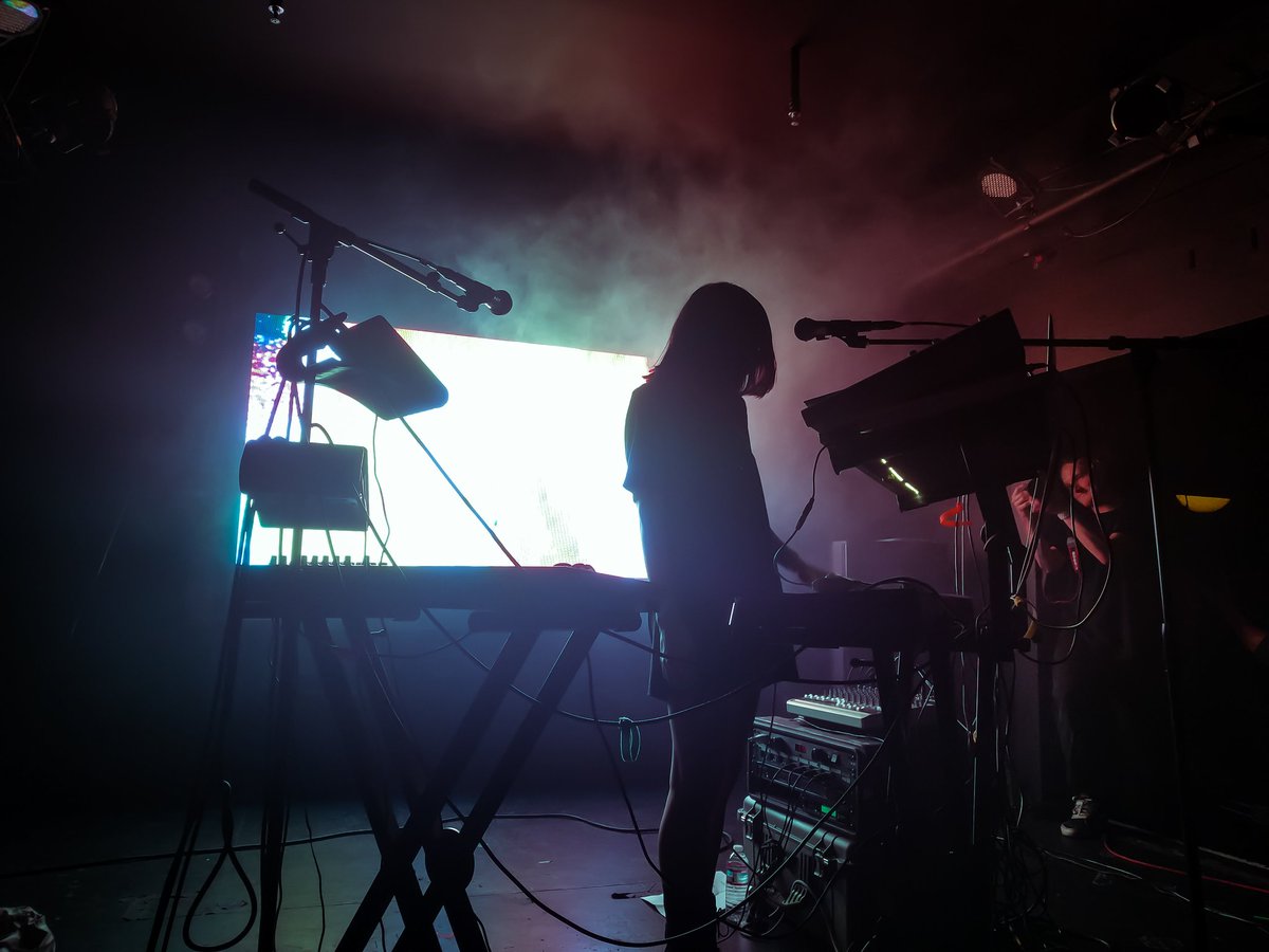 randomhero23's tweet photo. @elohimmusic still blown away by the beautiful performance 👌🙌 😍 &amp; thx for the setlist.  @playlikeagirlla https://t.co/P9DqMB1hkY