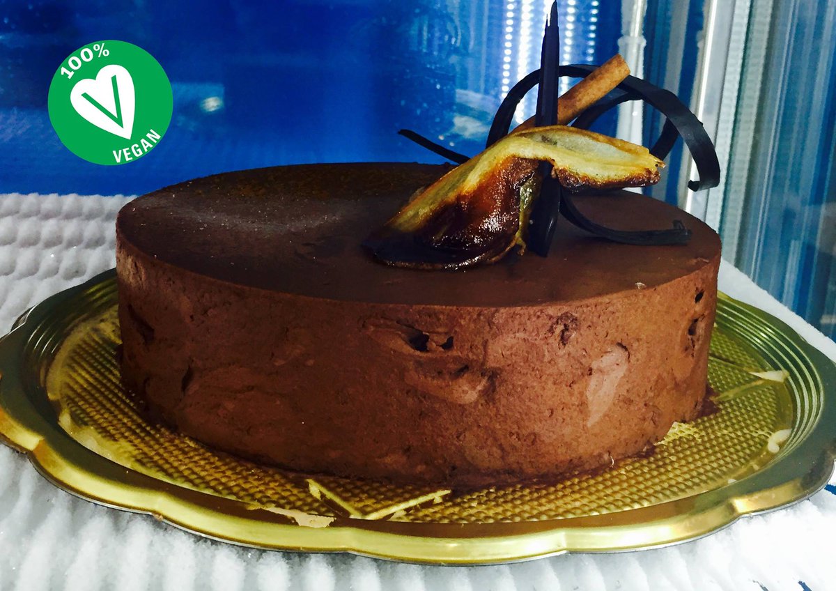 GiuseppesLite's tweet photo. #GiuseppesLite Present:
#VeganCake 100% #Vegan #DairyFree #Chocolate & #Pear!
#Artisan #Healthy #Delicious https://t.co/IgetiMT7iE