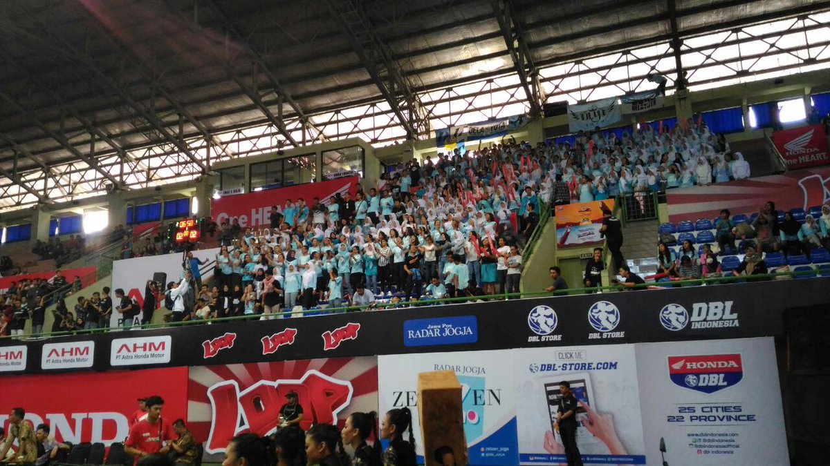 Pendukung <a href="/delayota/">SMA 8 Yogyakarta</a> <a href="/JongDelayota/">Jong Delayota Bond</a>  ada di Tribun Utara, Tunjukkan aksimu #HondaDBLJogjaseries