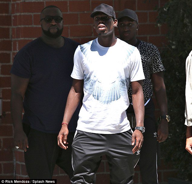 DeadlineDayLive's tweet photo. Pogba, who completed his medical in Los Angeles, will wear the no. 6 shirt &amp; earn £290,000-a-week. (Source: Mail) https://t.co/cJTu5x3krv