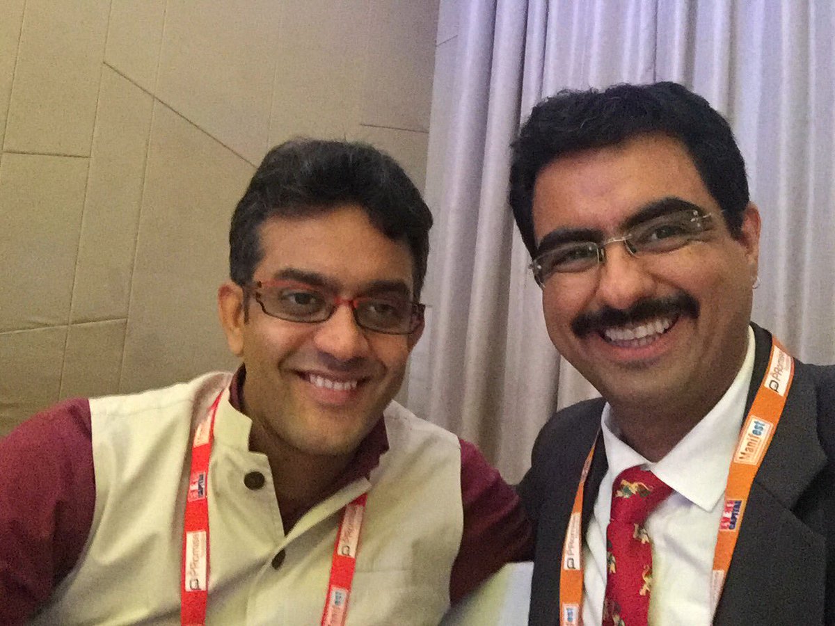 mokshjuneja's tweet photo. @MojoBars w/@vikramsampath #Manifest16 #ShowMojo https://t.co/YVEJQf19YW