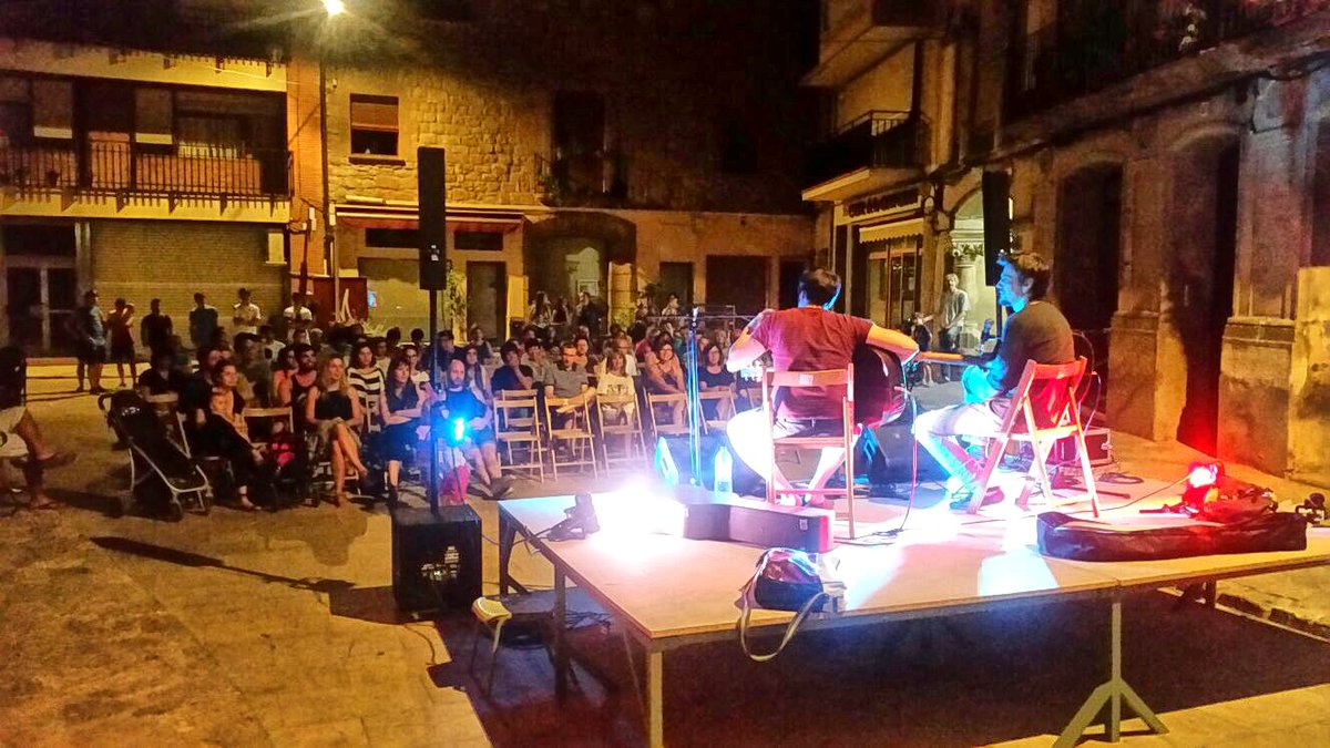 AjuntamentTora's tweet photo. Actuació de @filferroduet a #Torà, una gran vetllada! #viulestiualaVall @valldellobregos @SomSegarra @aralleida https://t.co/MbWNuYJigS