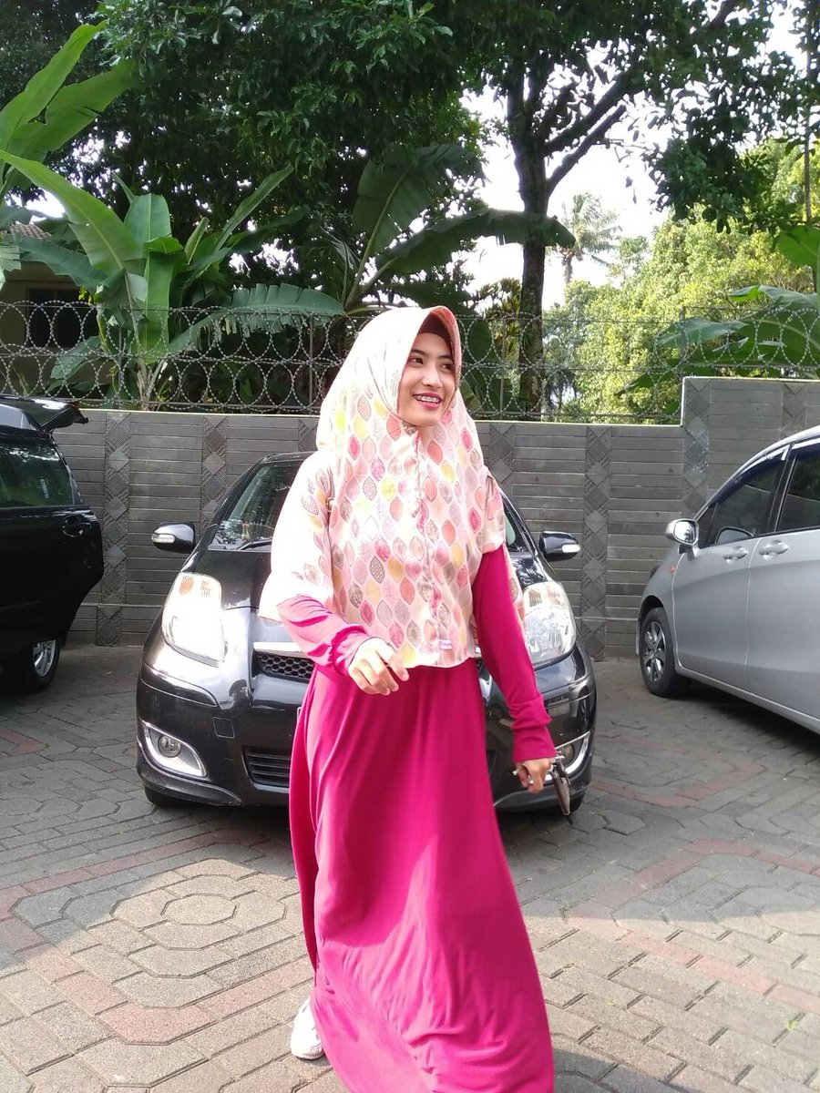 Jum'at Special ^^ Ready Stock Livia Khimar Green, Blue, Salem. Cocok bgt di Mix dngn Alia Dress. Order? Check BIO :)