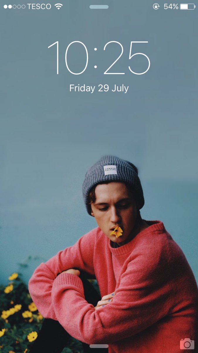 foxmuldrs's tweet photo. troye sivan home and lockscreen 
(two versions)

- rt if you want them
- mbf or have open dms https://t.co/I3UNRHH0xo