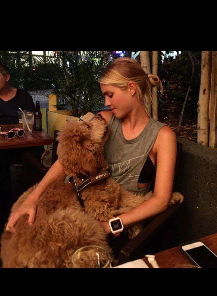 Vay kardeşim ile fotoğraf cektirmissin @ilk_vampir @barbieklausunuz