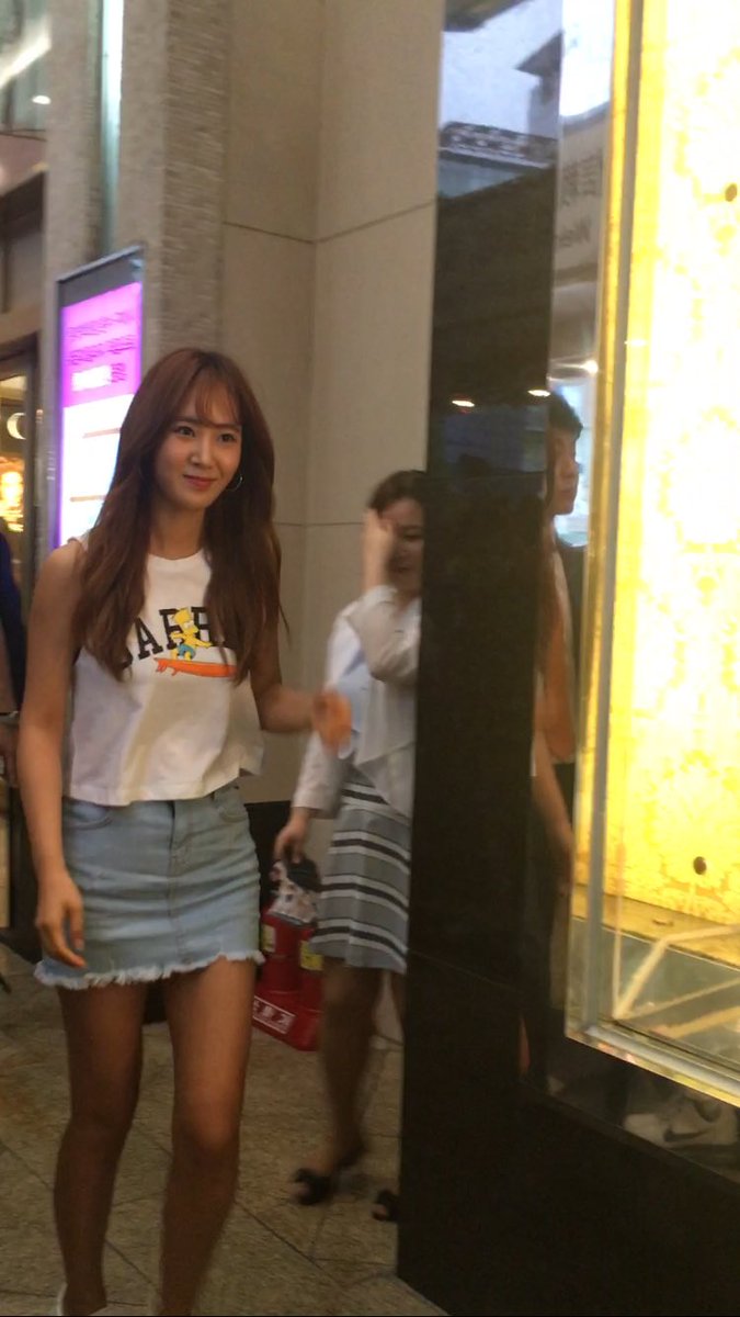 [PIC][29-07-2016]Yuri tham dự buổi Fansign cho thương hiệu “BARREL” vào chiều nay CohdJWNUAAEDT6Y
