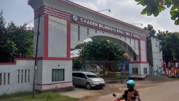 Bupati: Sragen Bilingual School Sekolah Negeri, Tidak Akan Tutup detik.id/6Ja81n
