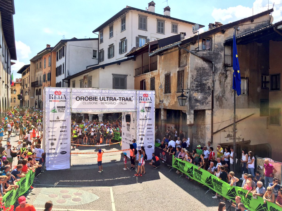 artemisi4's tweet photo. Tutti pronti per #orobieultratrail,140km e 9500m di dislivello! Mi godo la partenza con Reda #rewoolution 👍🏻💪🏻 https://t.co/PjFY9tvhGK