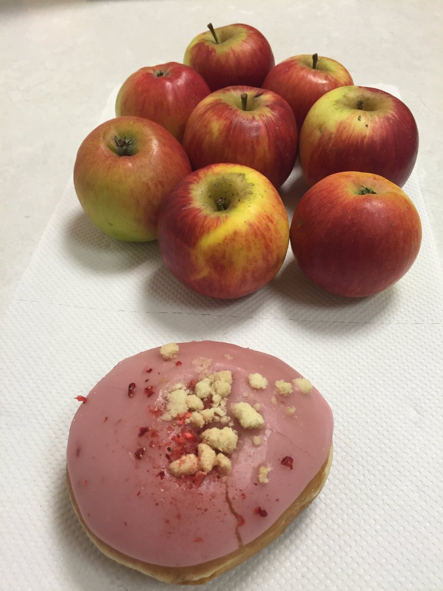 tisharito's tweet photo. Q:Same calories. Which one?
A:Of course donut!No one eats 7 apples in one sitting! #dietditched #krispykreme #donuts https://t.co/BYxvXUD1sP