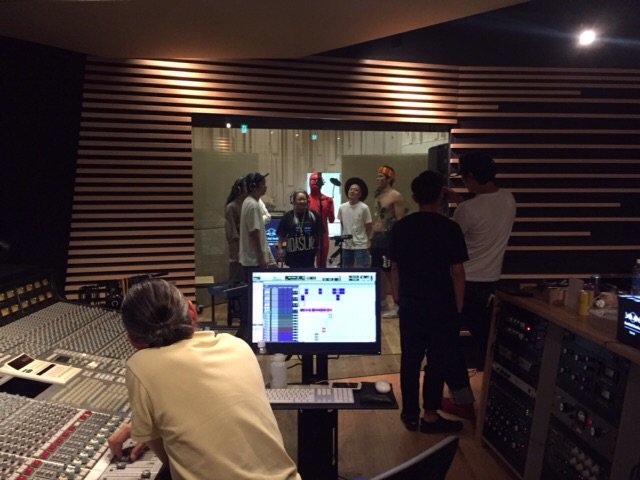 gaki_ranger's tweet photo. 「チョムチュー」番組テーマ曲をRed Bull Studios Tokyoでレコーディ
ング！詳細は後日発表！【餓鬼スタッフ】 https://t.co/MG2nkXBztZ