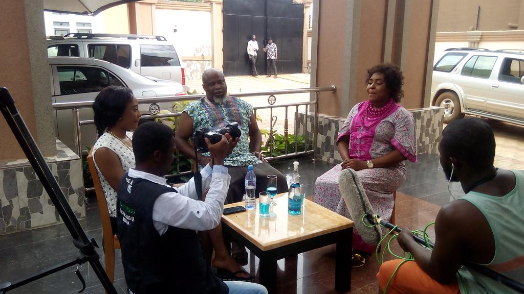 midiuzor68's tweet photo. In the line of duty π¬π₯π· with #donbrymo #joyhelen #nollywoodmovies https://t.co/FVuLOxfZ8l