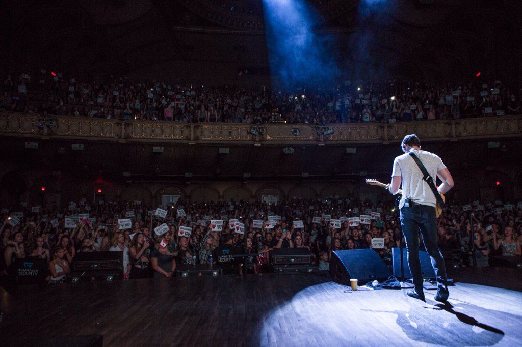 ShawnMendesAFID's tweet photo. Late updated of #ShawnWorldTourVancouver https://t.co/dNM8zzJw6H