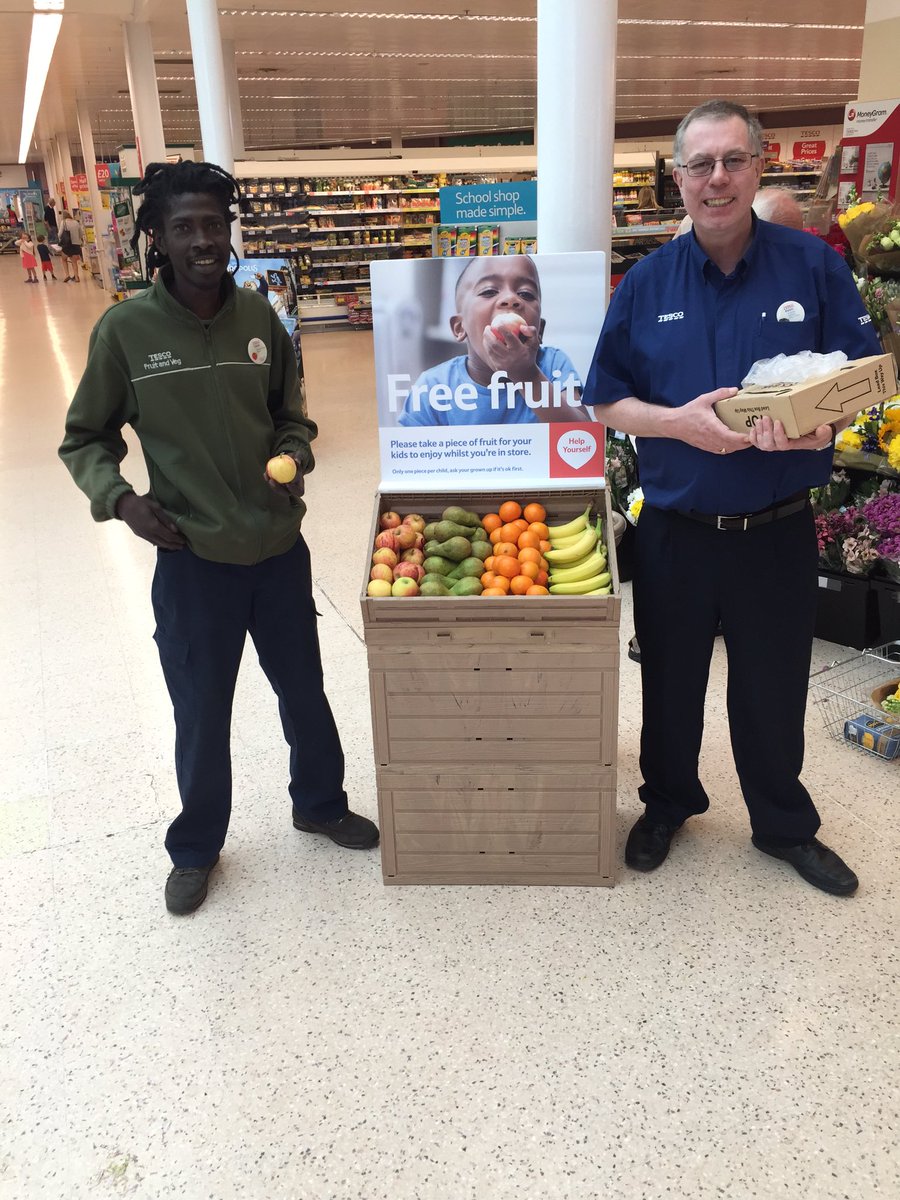Lamin and Kevin ready to greet our customers with free fruit for kids #healthyliving <a href="/ScottMoonan/">Scott Moonan</a> @andycruttenden