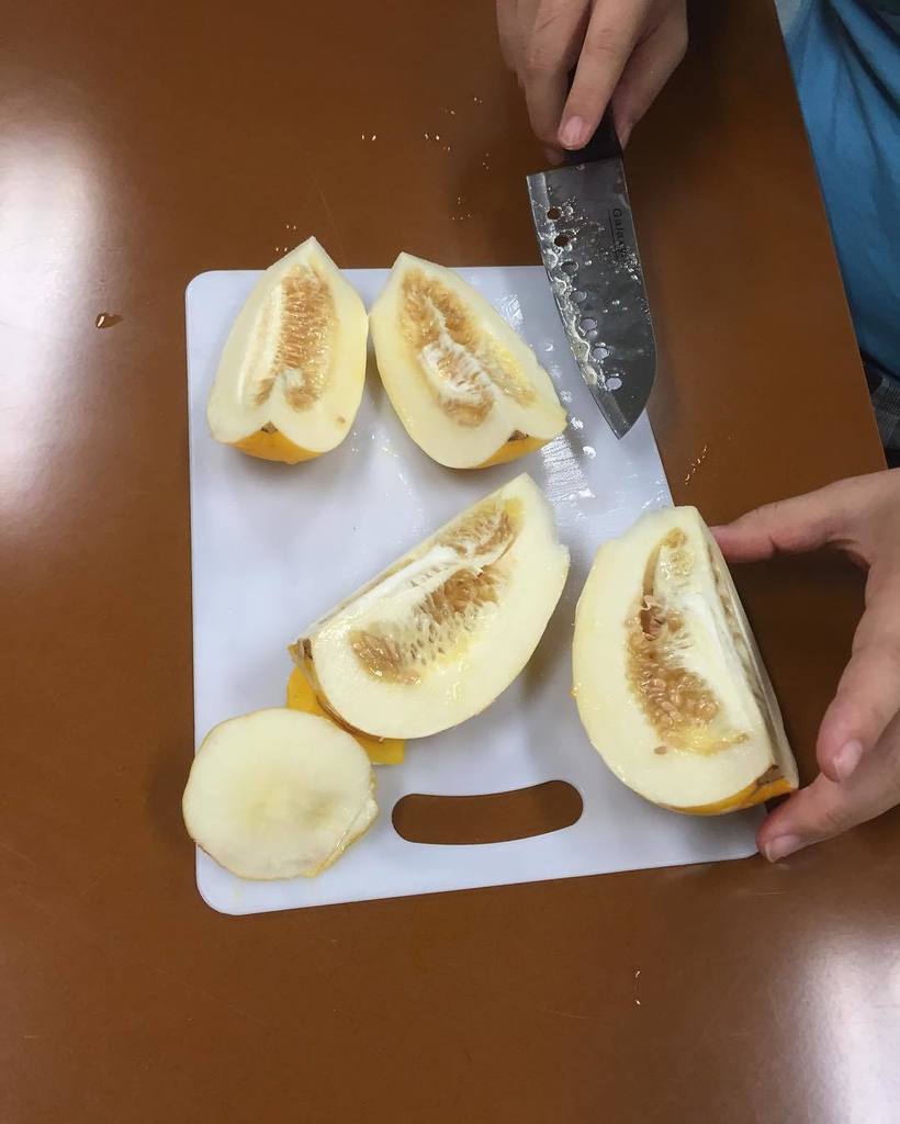 tabe_suki's tweet photo. 普通に売ってるメロンみたいだ！

めっちゃ甘くて美味かった！！ https://t.co/tOZDU7qxvQ https://t.co/3oDahaGHo3